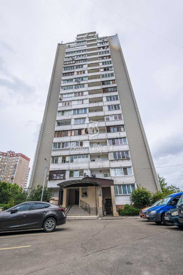 Продаж 1-кімнатної квартири 45 м², Ревуцького вул., 42А