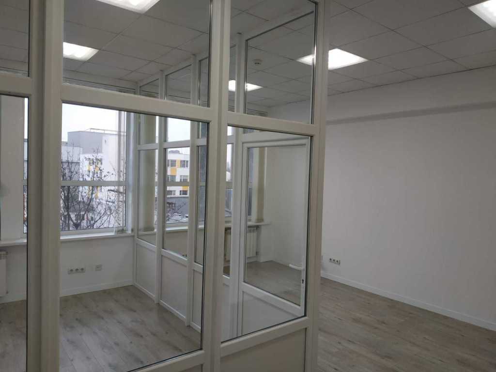 Аренда офиса 35 м², Евгения Сверстюка ул., 11Б