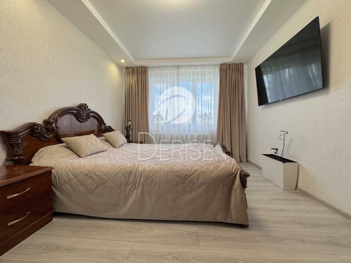 Продаж 2-кімнатної квартири 47 м², Краснопільська вул., 12А