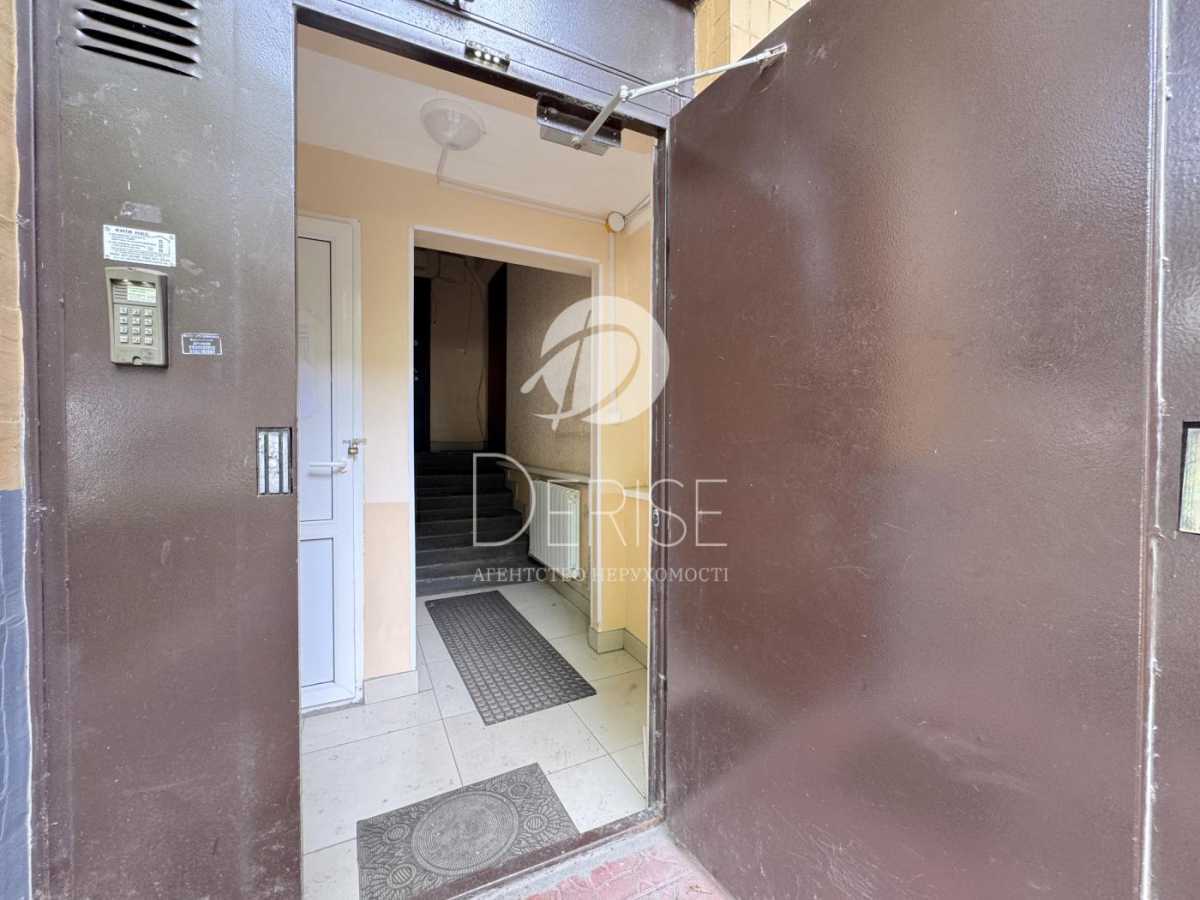 Продаж 2-кімнатної квартири 47 м², Краснопільська вул., 12А