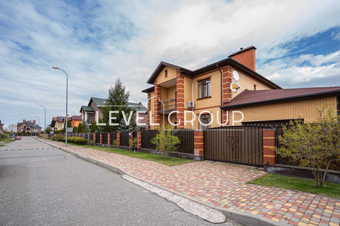 Продажа коттеджа 419.5 м², Радунская ул.