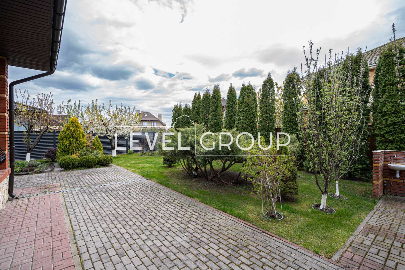 Продажа коттеджа 419.5 м², Радунская ул.