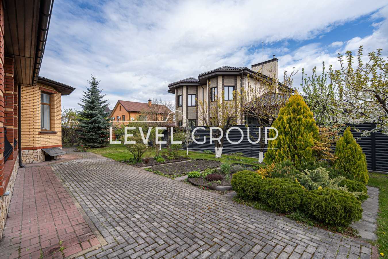 Продажа коттеджа 419.5 м², Радунская ул.