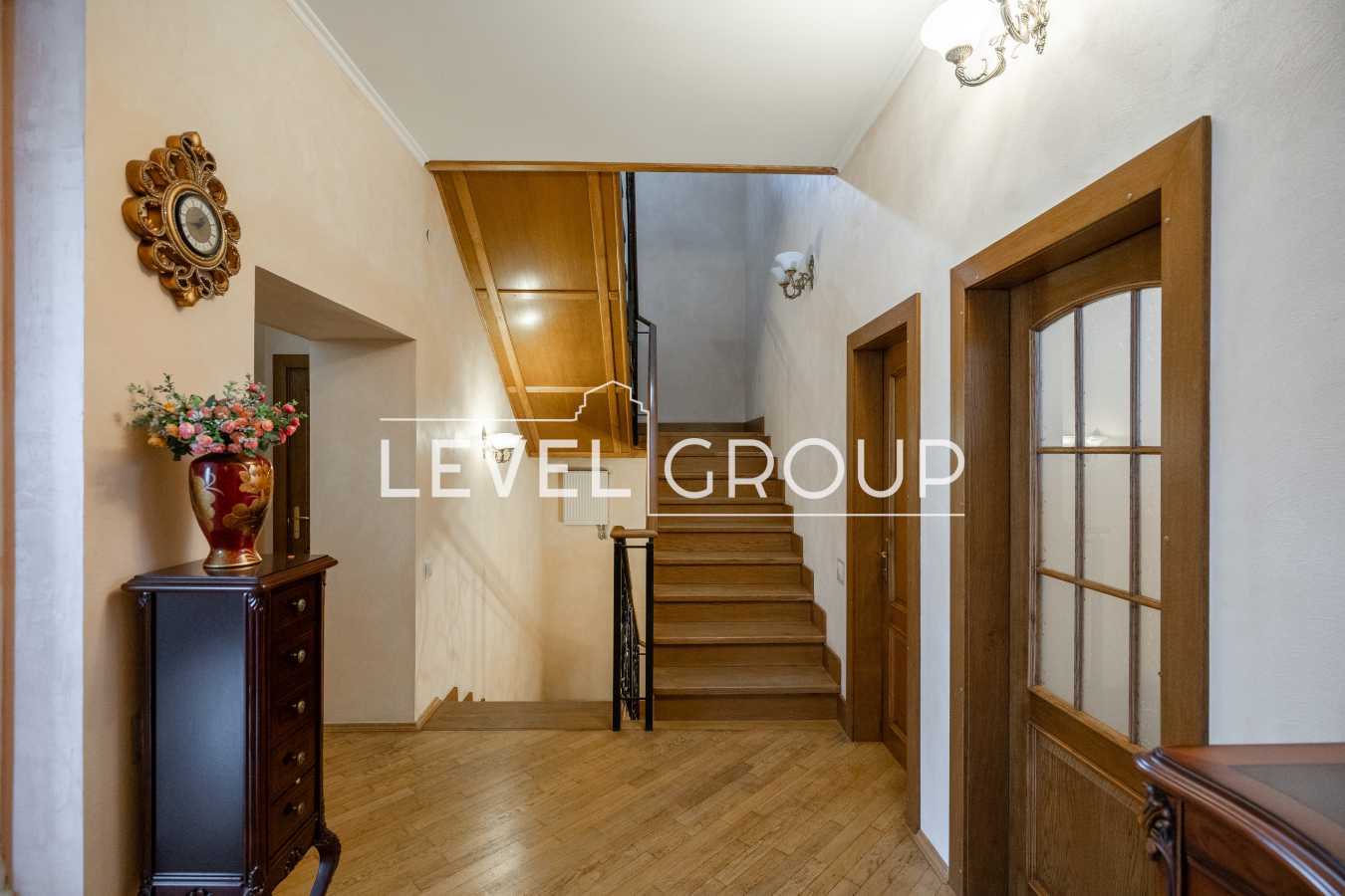 Продажа коттеджа 419.5 м², Радунская ул.