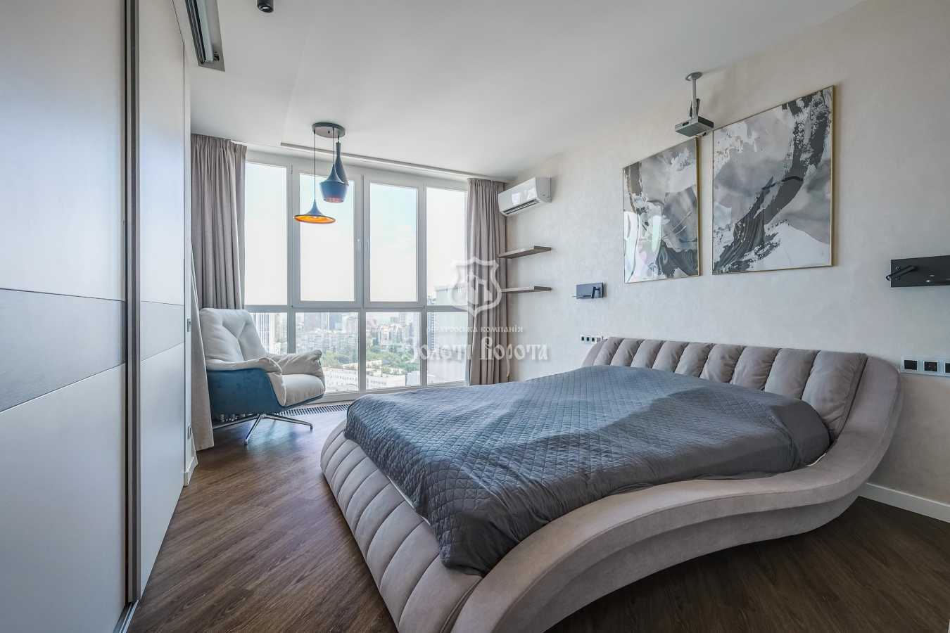Продажа 2-комнатной квартиры 80.1 м², Кирилло-Мефодиевская ул., 2
