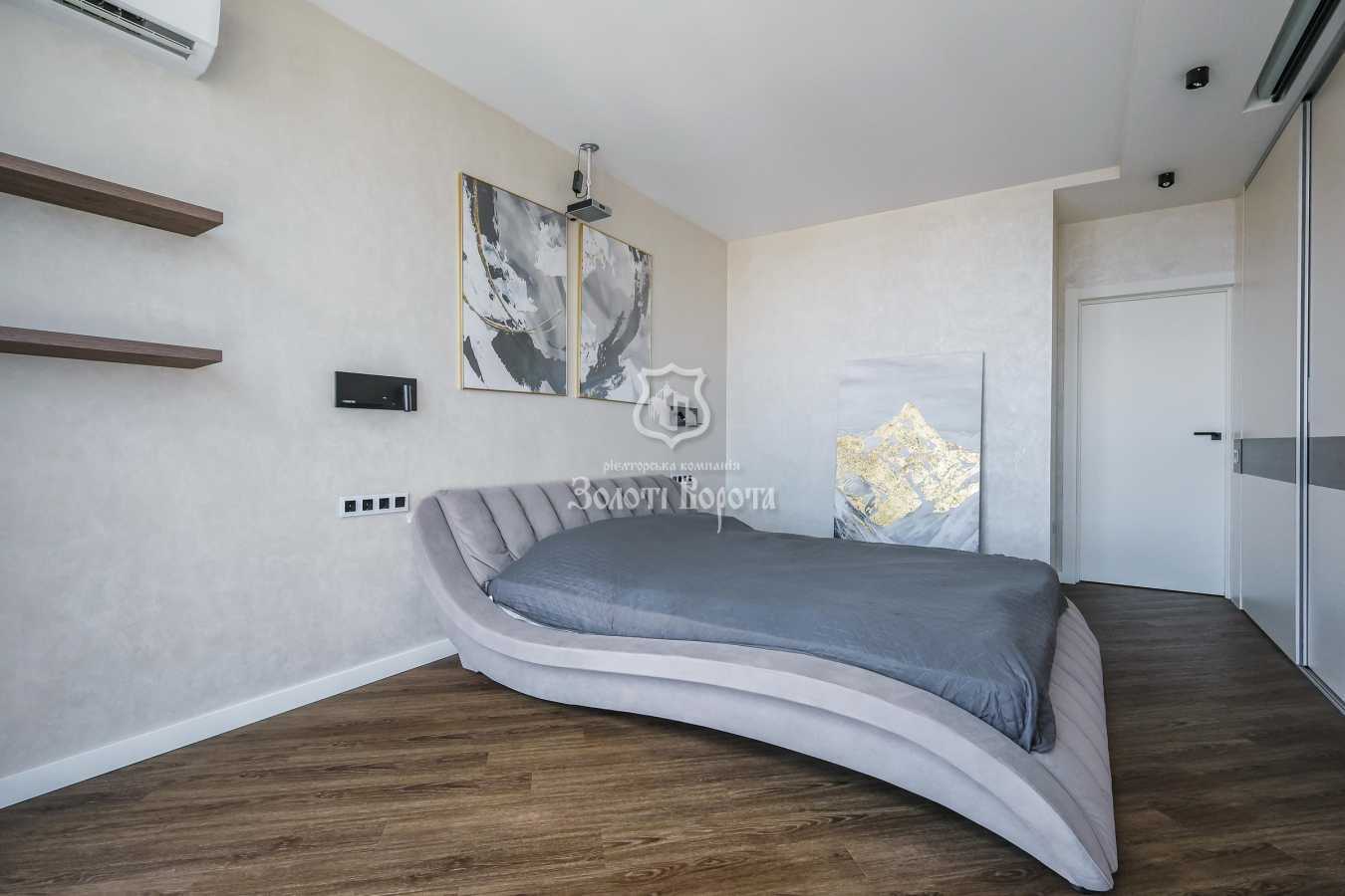 Продажа 2-комнатной квартиры 80.1 м², Кирилло-Мефодиевская ул., 2