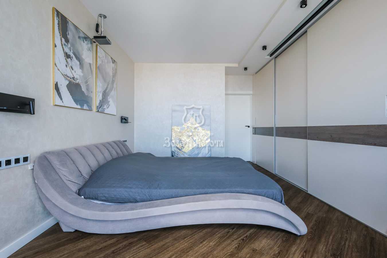 Продажа 2-комнатной квартиры 80.1 м², Кирилло-Мефодиевская ул., 2