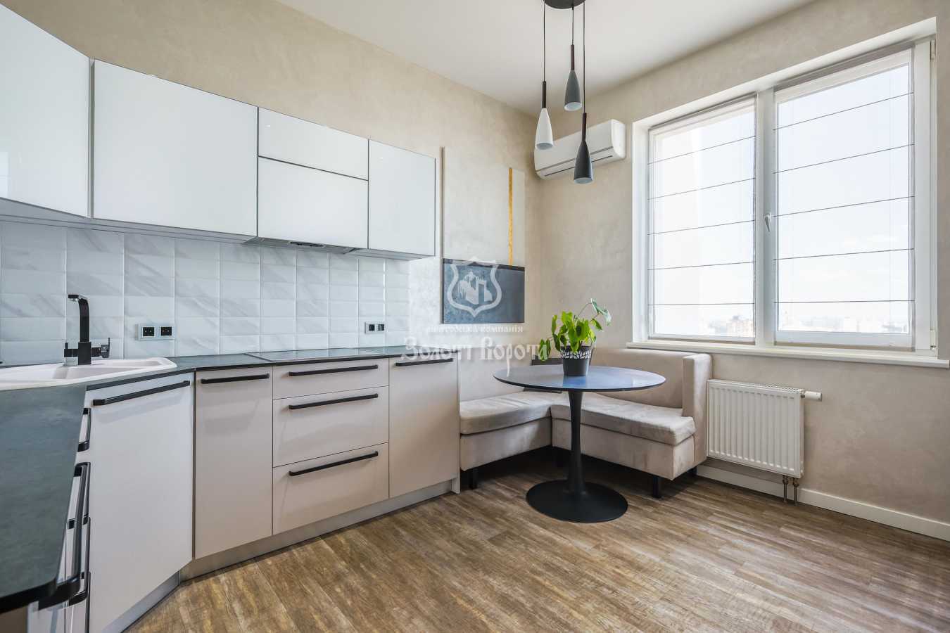 Продажа 2-комнатной квартиры 80.1 м², Кирилло-Мефодиевская ул., 2