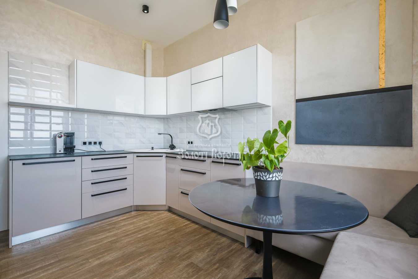 Продажа 2-комнатной квартиры 80.1 м², Кирилло-Мефодиевская ул., 2
