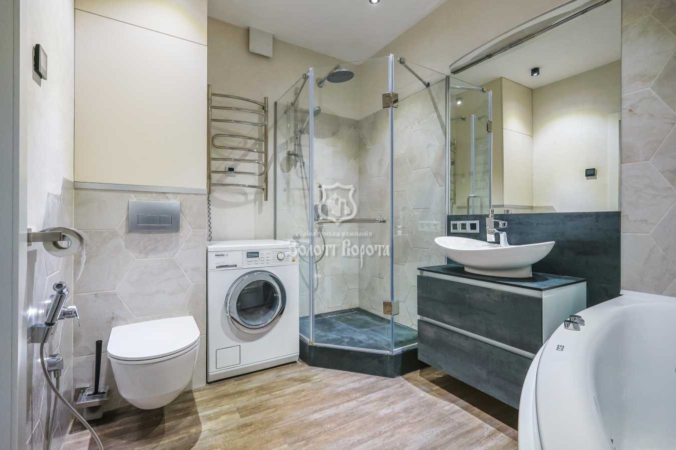 Продажа 2-комнатной квартиры 80.1 м², Кирилло-Мефодиевская ул., 2