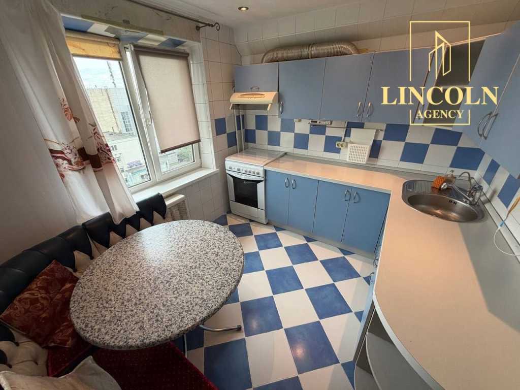 Продаж 2-кімнатної квартири 49 м², Автозаводська вул., 25
