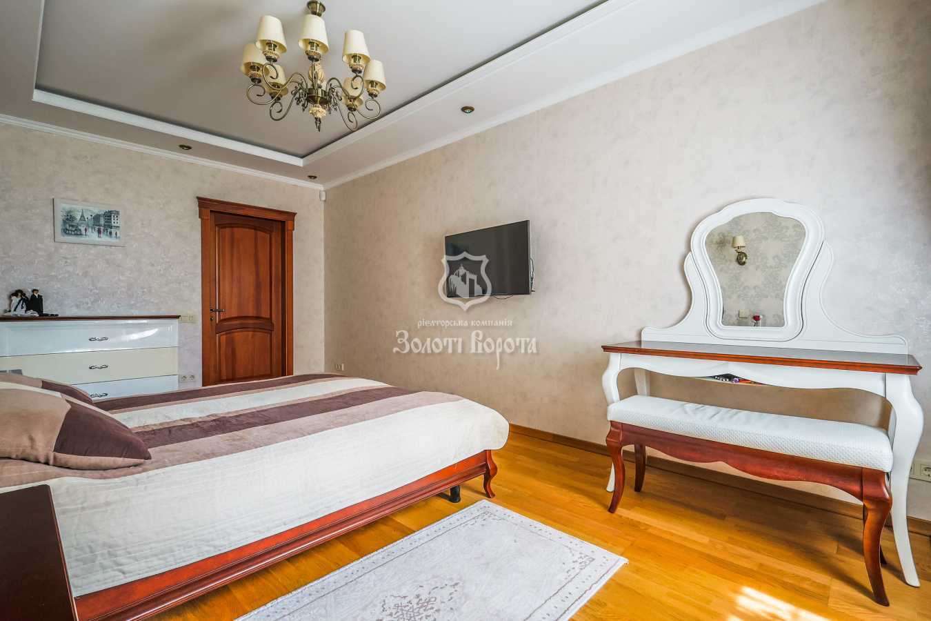Продаж 3-кімнатної квартири 98.6 м², Святоюріївська, 22