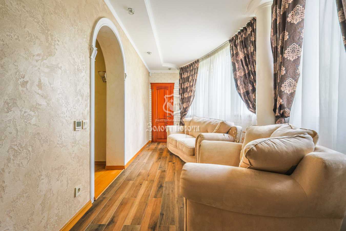 Продаж 3-кімнатної квартири 98.6 м², Святоюріївська, 22