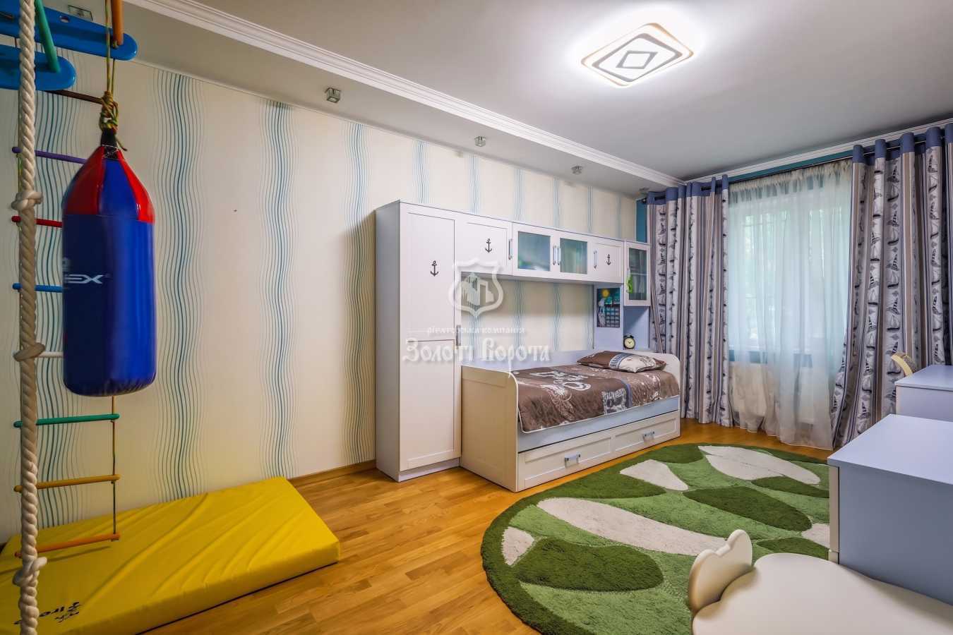 Продаж 3-кімнатної квартири 98.6 м², Святоюріївська, 22