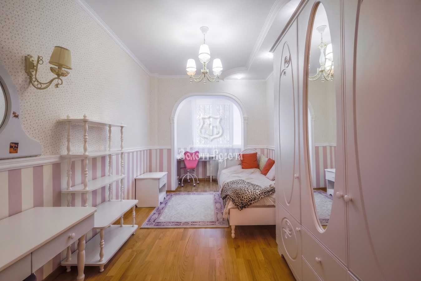 Продаж 3-кімнатної квартири 98.6 м², Святоюріївська, 22