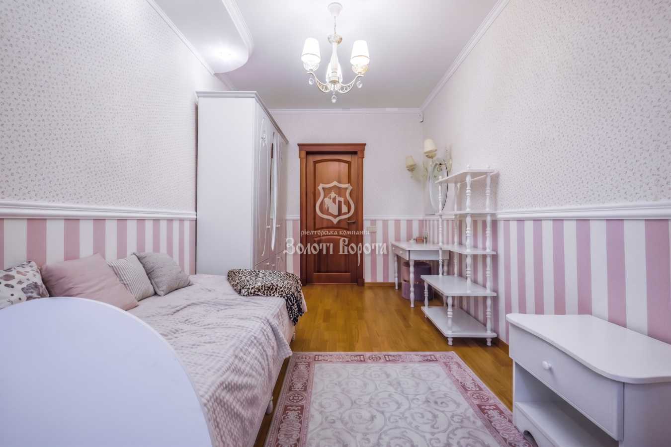 Продаж 3-кімнатної квартири 98.6 м², Святоюріївська, 22