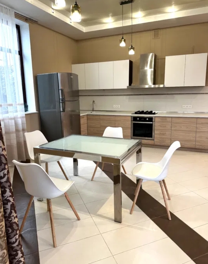 Аренда дома 230 м², Львовская ул.