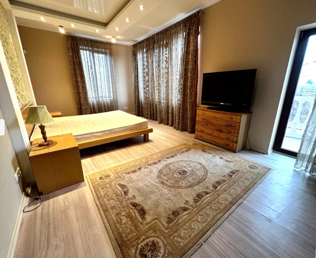 Аренда дома 230 м², Львовская ул.