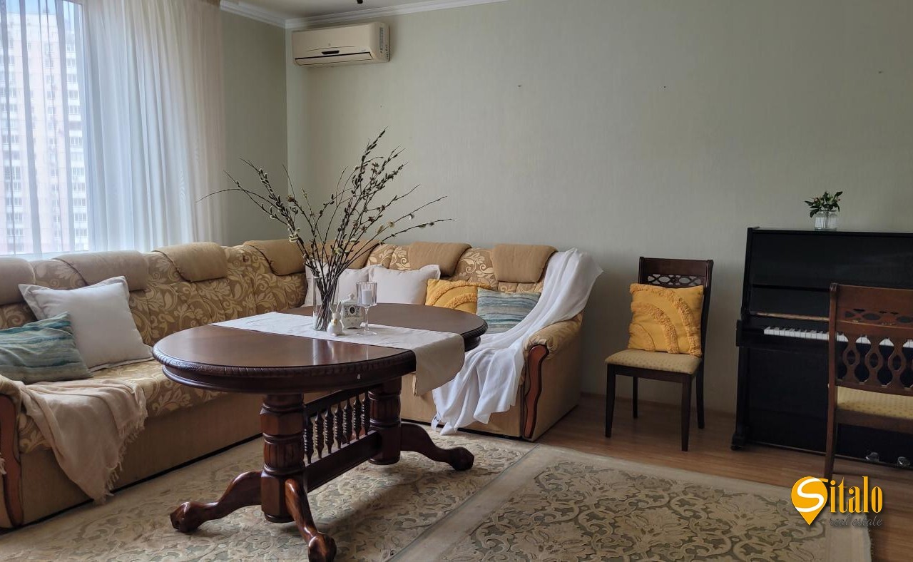 Продаж 4-кімнатної квартири 138 м², Олени Пчілки вул., 2