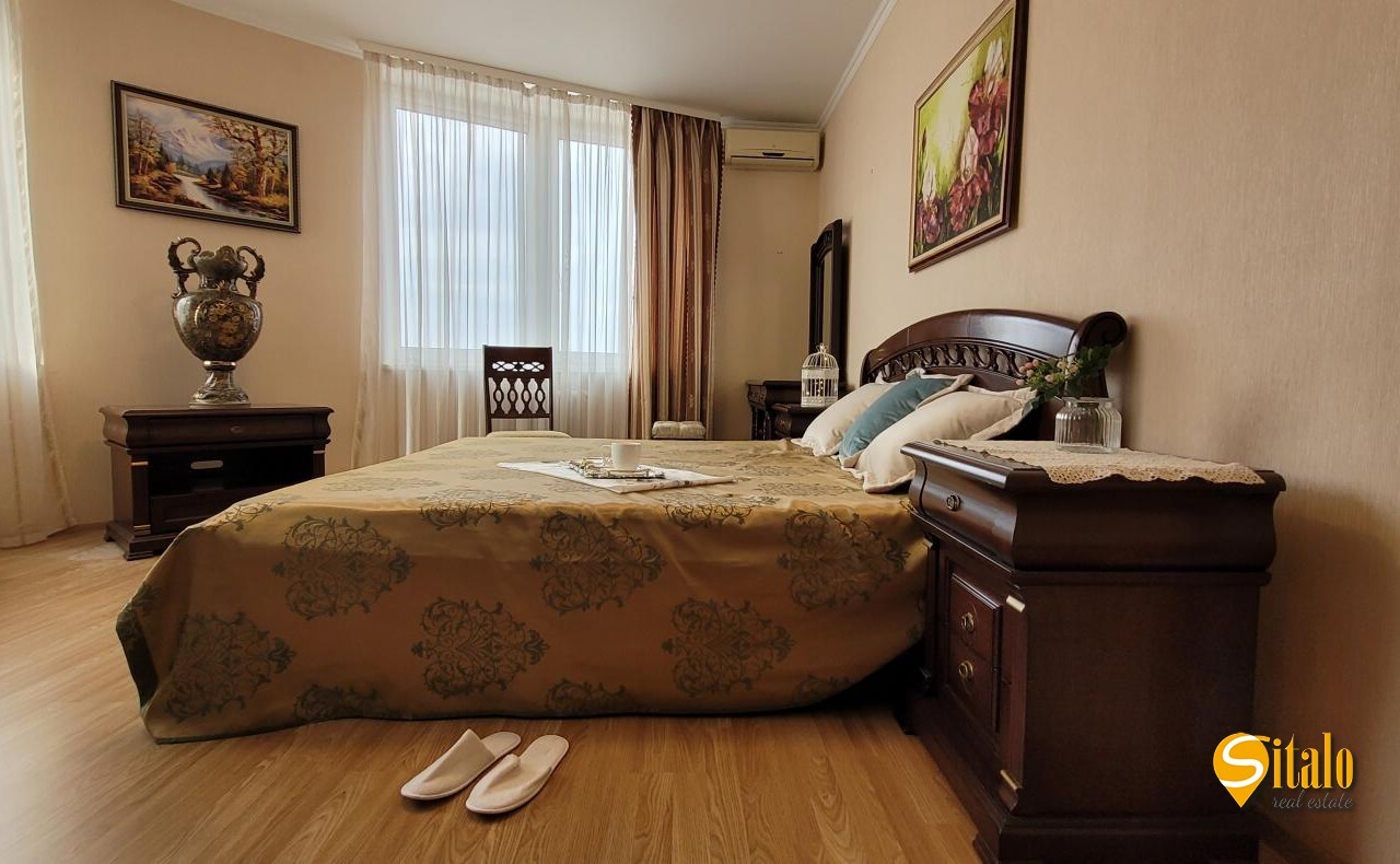 Продаж 4-кімнатної квартири 138 м², Олени Пчілки вул., 2