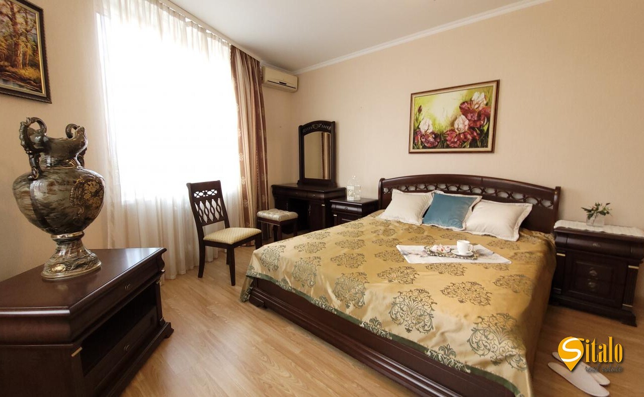 Продаж 4-кімнатної квартири 138 м², Олени Пчілки вул., 2