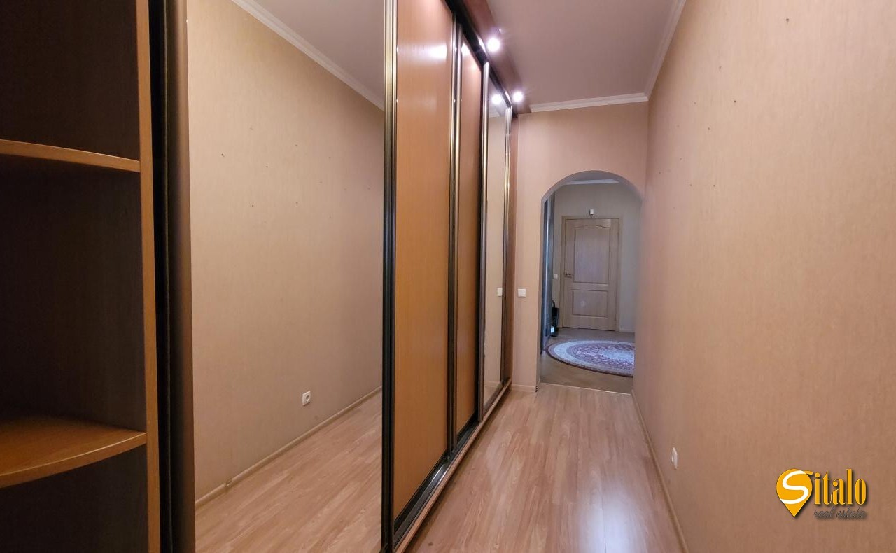 Продаж 4-кімнатної квартири 138 м², Олени Пчілки вул., 2