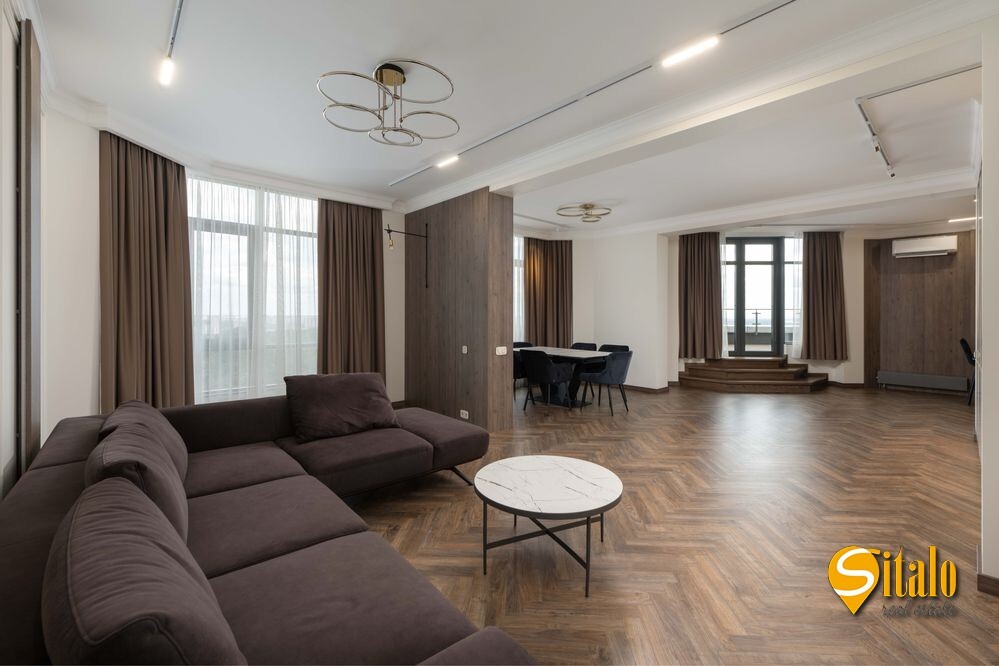 Оренда 4-кімнатної квартири 210 м², Болсуновська вул., 2