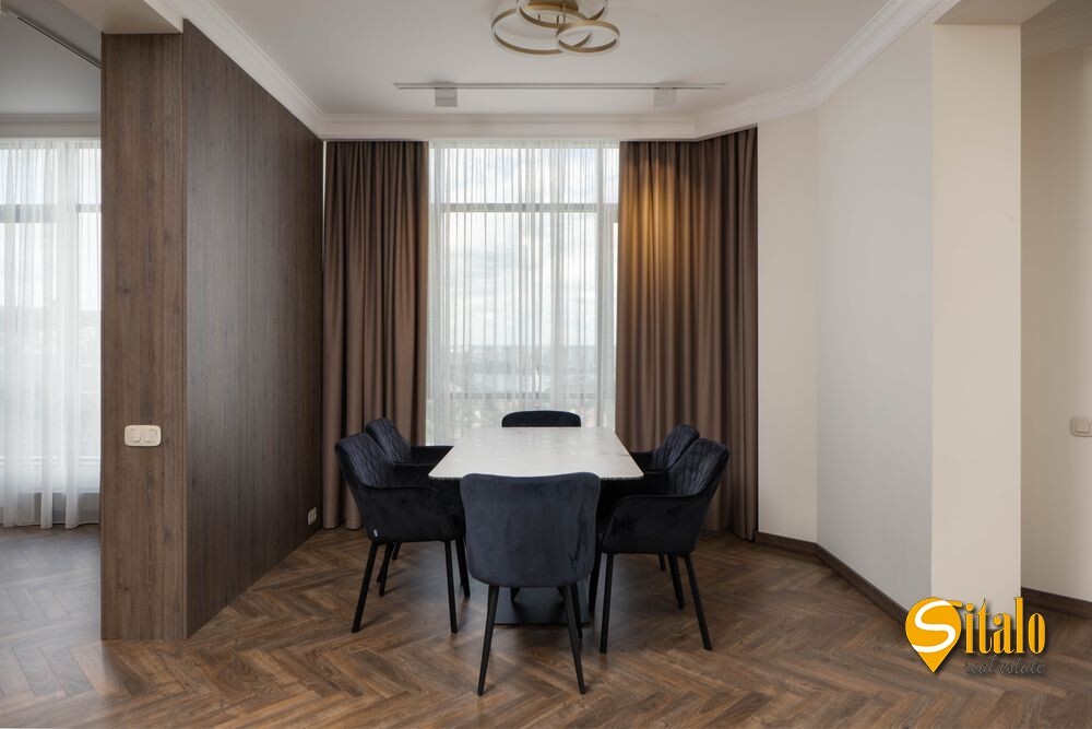 Оренда 4-кімнатної квартири 210 м², Болсуновська вул., 2