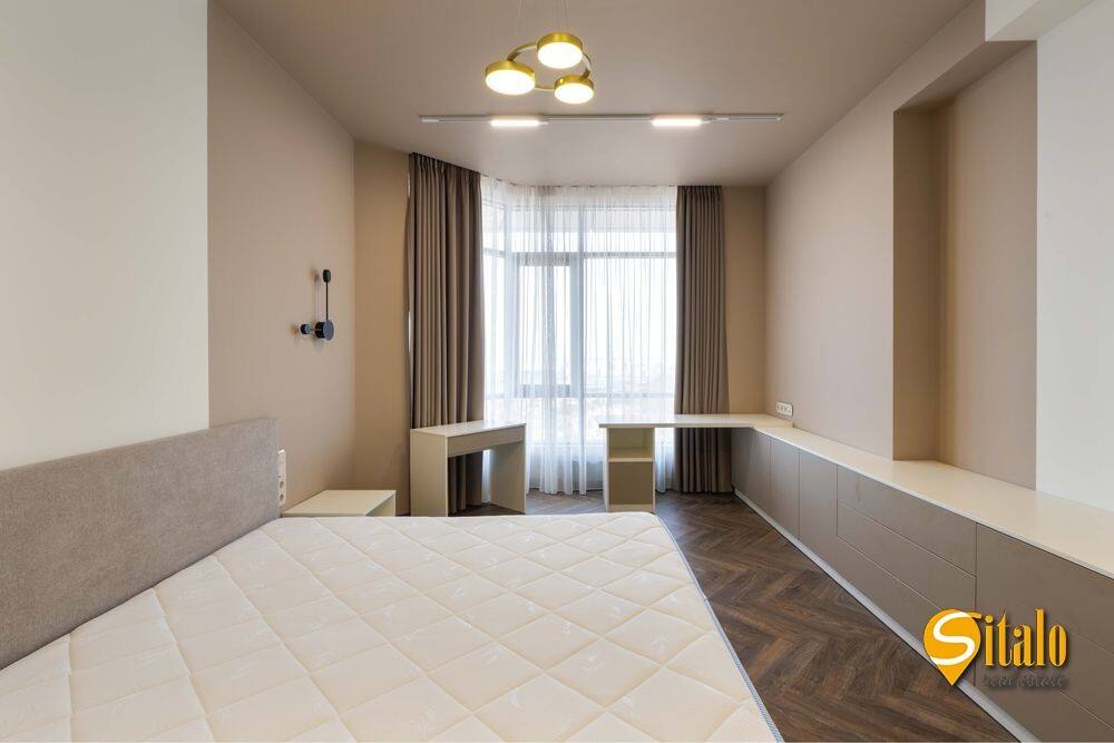 Оренда 4-кімнатної квартири 210 м², Болсуновська вул., 2
