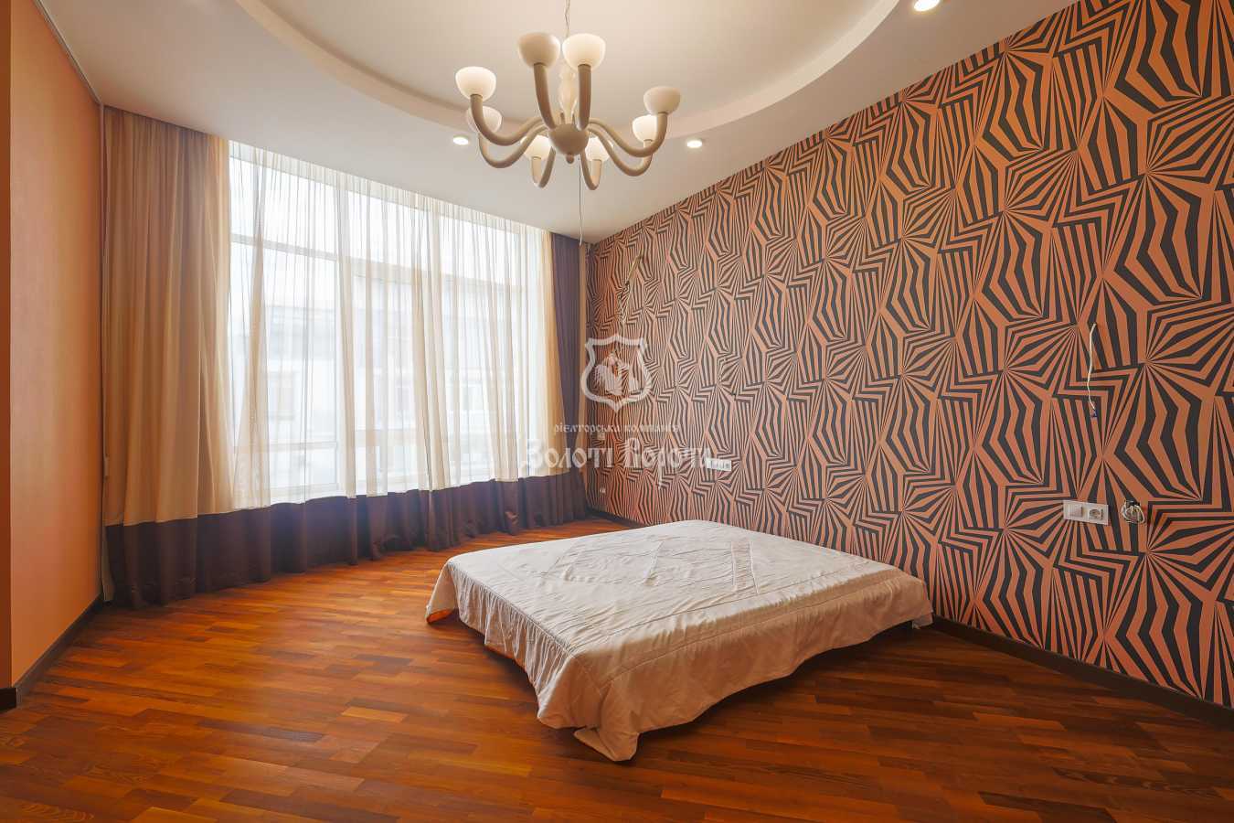 Продаж 4-кімнатної квартири 190.6 м², Миколи Ушакова вул., 1В