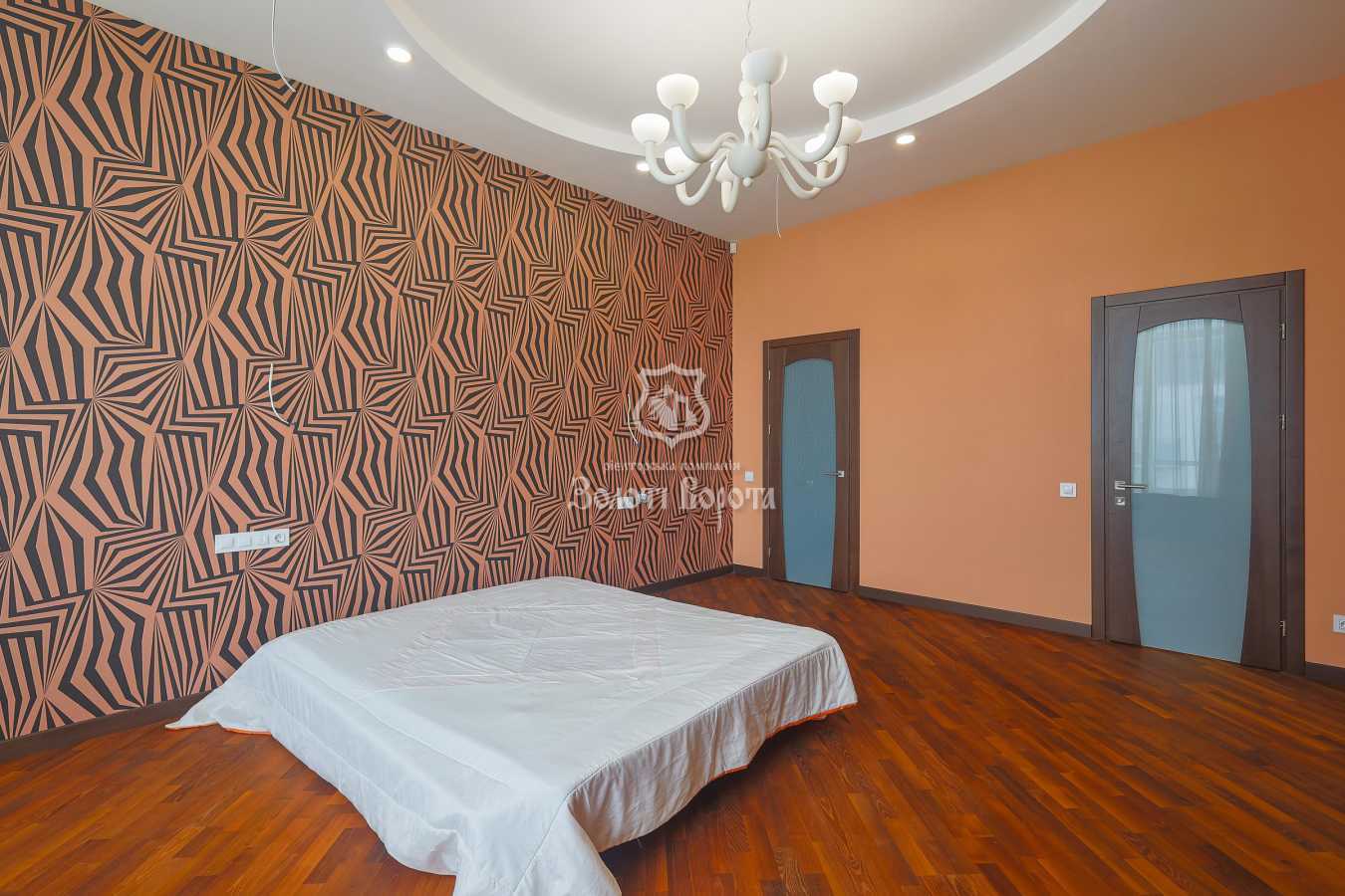 Продаж 4-кімнатної квартири 190.6 м², Миколи Ушакова вул., 1В