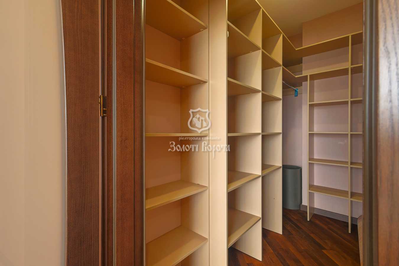 Продаж 4-кімнатної квартири 190.6 м², Миколи Ушакова вул., 1В