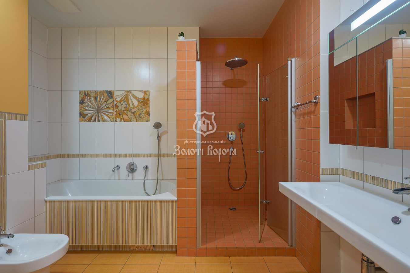 Продаж 4-кімнатної квартири 190.6 м², Миколи Ушакова вул., 1В