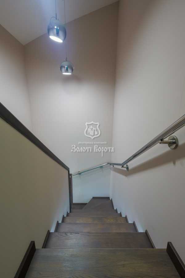 Продаж 4-кімнатної квартири 190.6 м², Миколи Ушакова вул., 1В