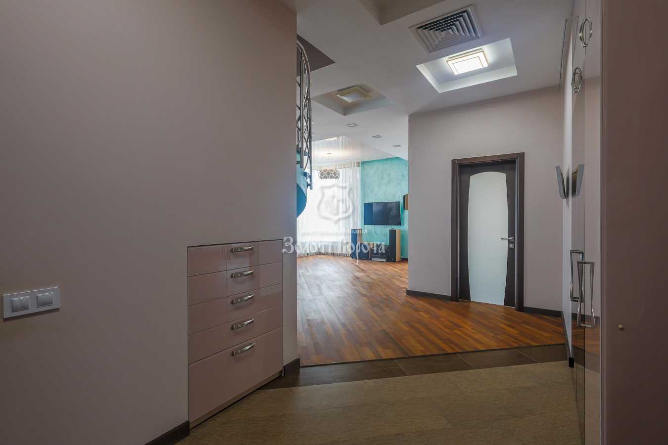 Продаж 4-кімнатної квартири 190.6 м², Миколи Ушакова вул., 1В