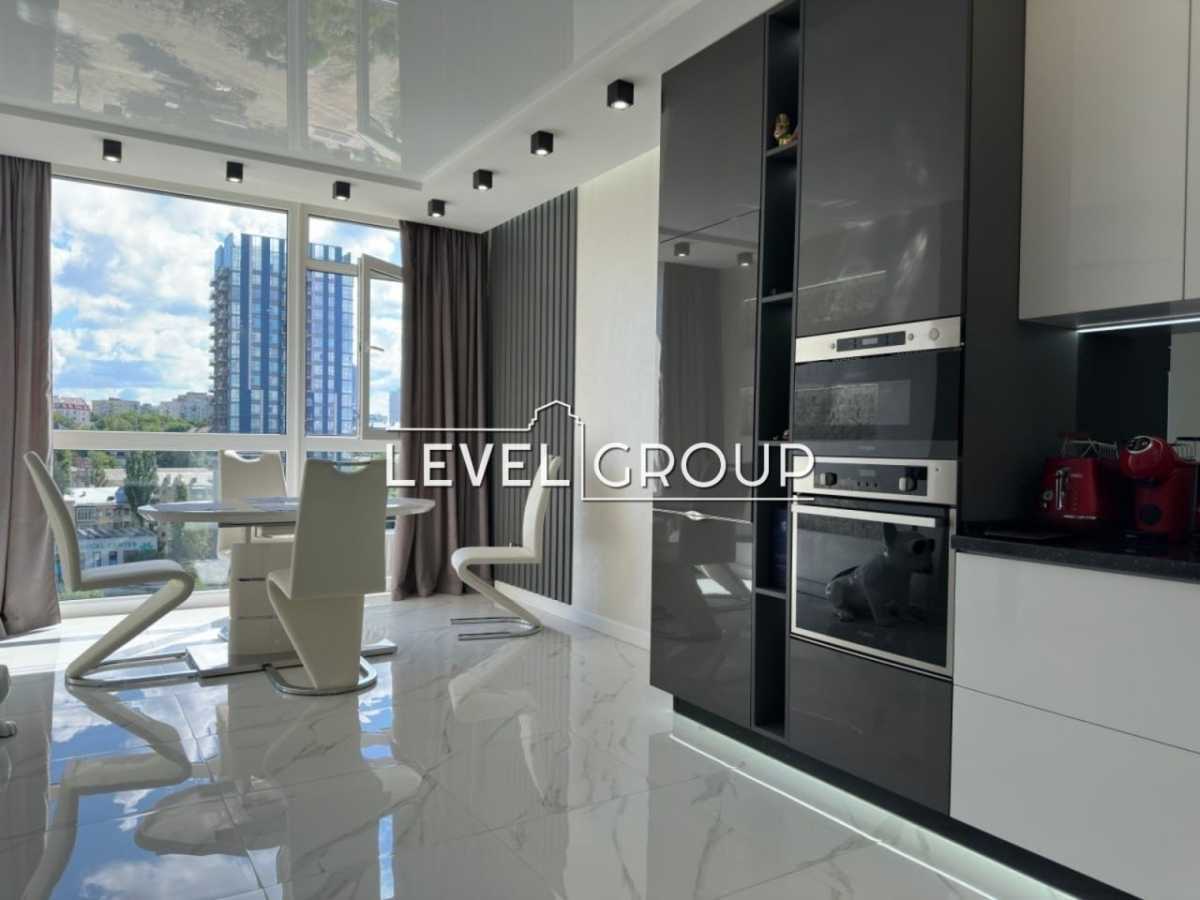 Продажа 2-комнатной квартиры 85.7 м², Джона Маккейна ул., 3А