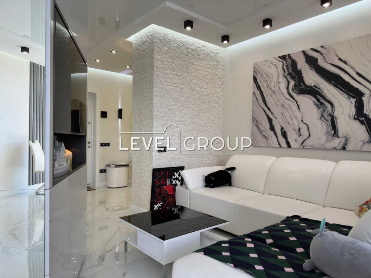 Продажа 2-комнатной квартиры 85.7 м², Джона Маккейна ул., 3А