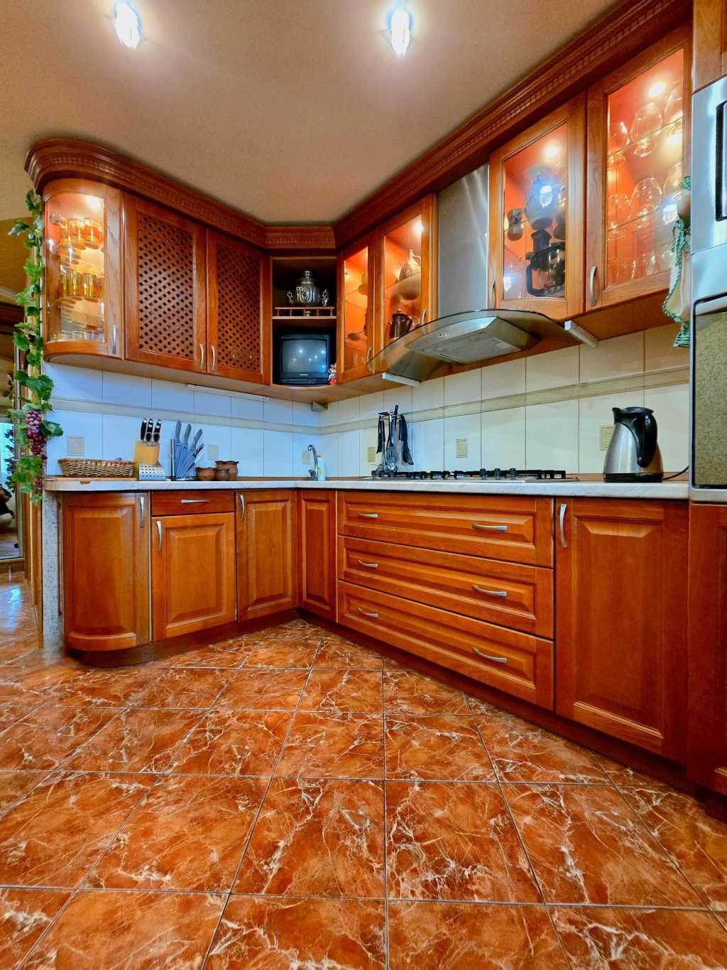 Продаж 2-кімнатної квартири 67 м², Академічний пров., 3