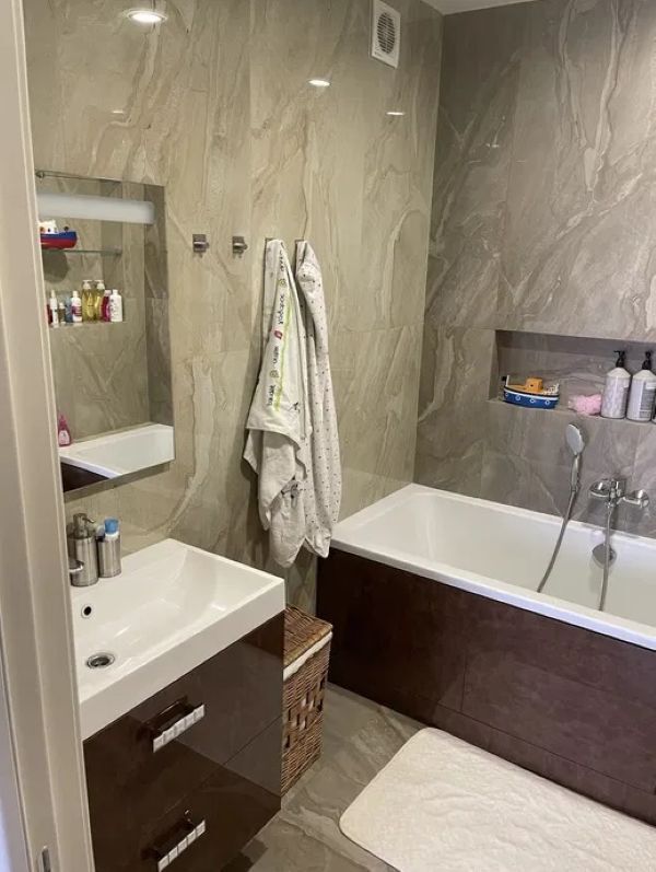 Продажа 3-комнатной квартиры 104 м², Набережная Победы ул., 44
