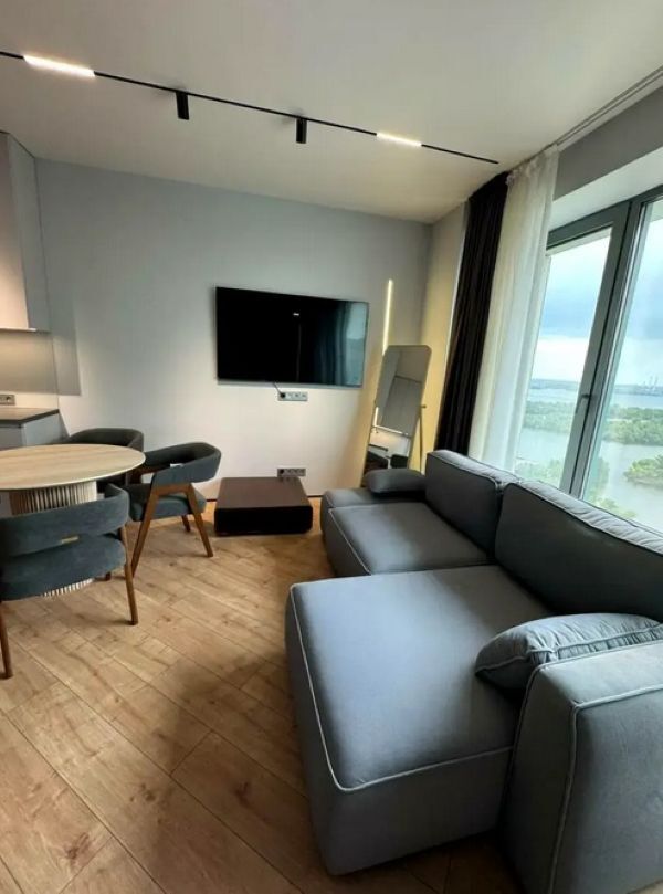 Продаж 1-кімнатної квартири 50 м², Набережна Перемоги вул., 7