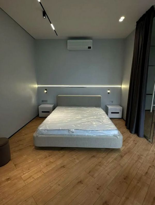 Продаж 1-кімнатної квартири 50 м², Набережна Перемоги вул., 7