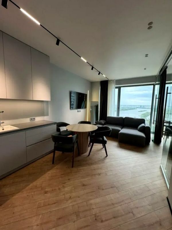 Продаж 1-кімнатної квартири 50 м², Набережна Перемоги вул., 7