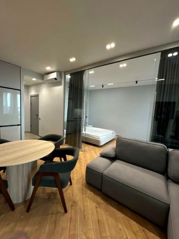 Продаж 1-кімнатної квартири 50 м², Набережна Перемоги вул., 7