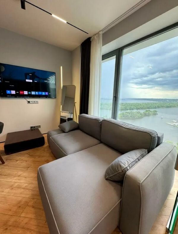 Продаж 1-кімнатної квартири 50 м², Набережна Перемоги вул., 7