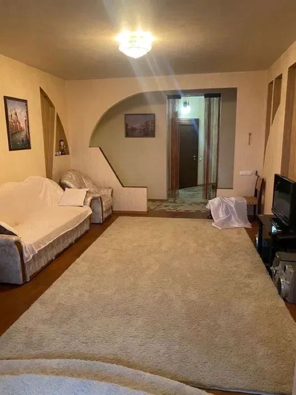 Продажа 3-комнатной квартиры 98 м², Фабрично-заводская ул.