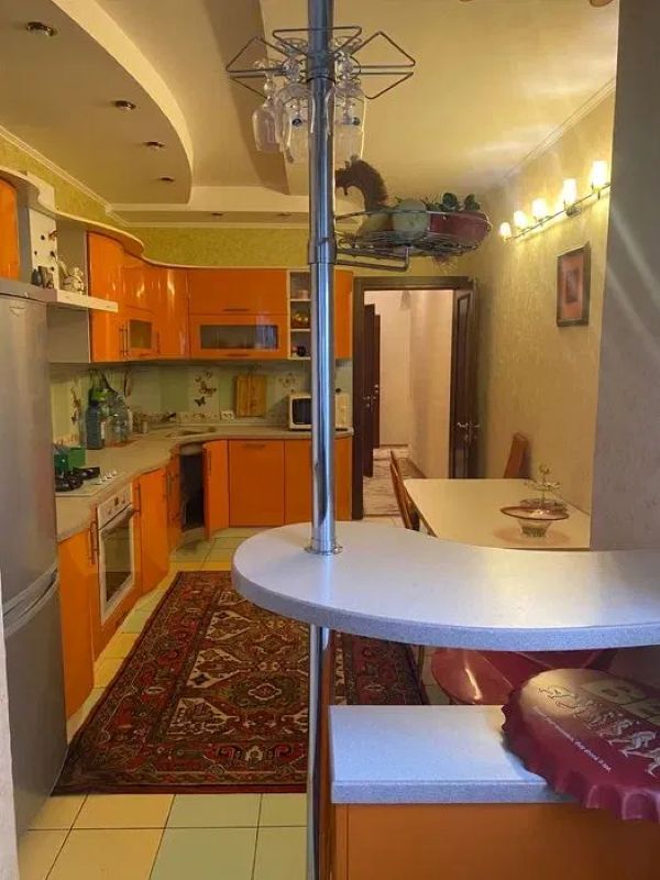 Продажа 3-комнатной квартиры 98 м², Фабрично-заводская ул.