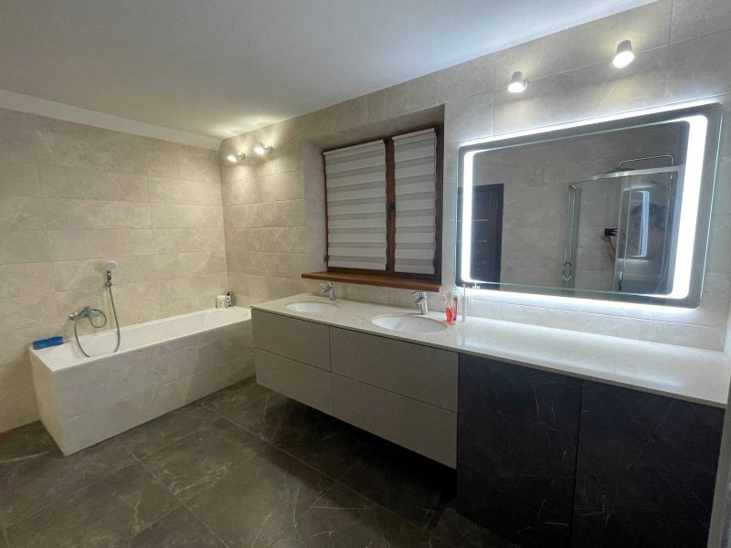 Продажа дома 220 м², Партизанська