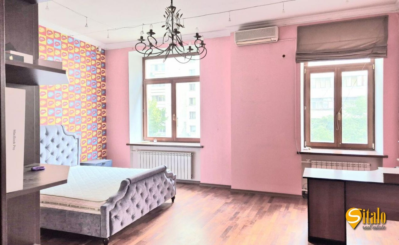 Продажа 4-комнатной квартиры 183 м², Предславинская ул., 30