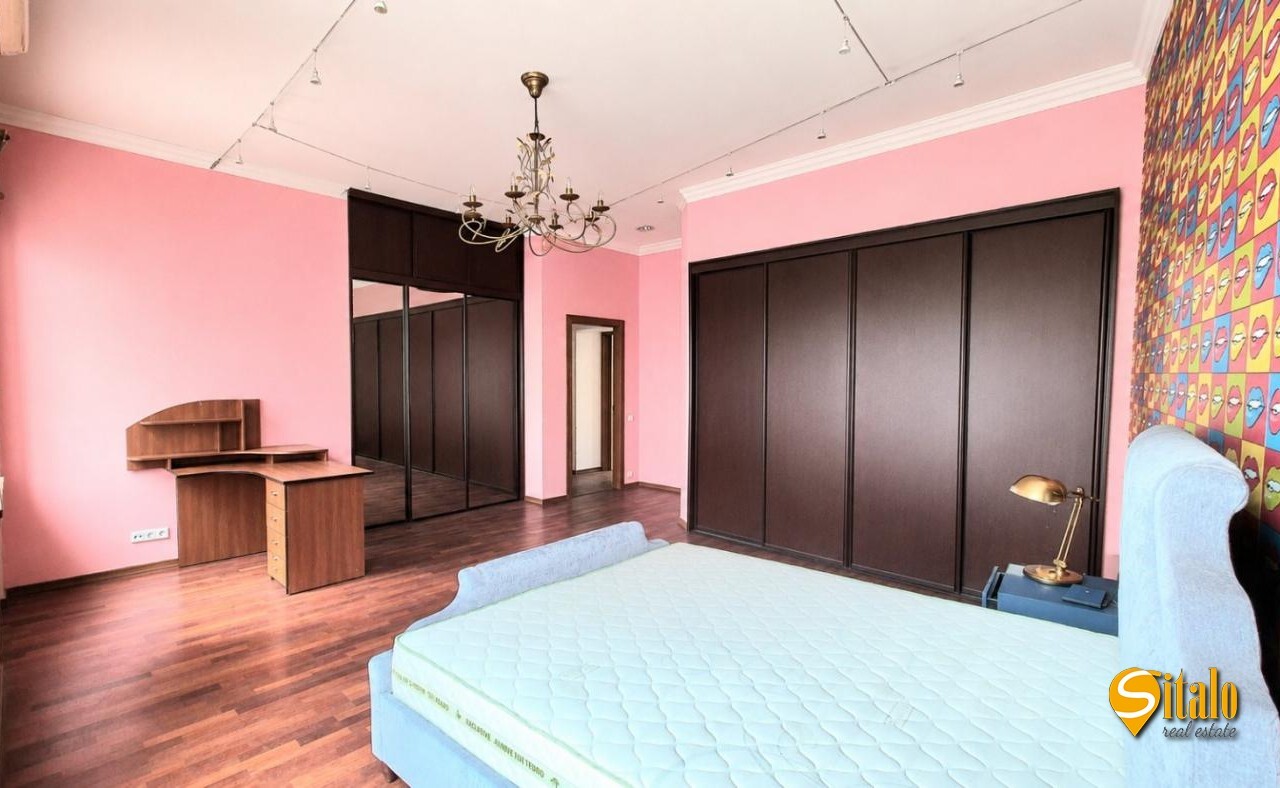 Продажа 4-комнатной квартиры 183 м², Предславинская ул., 30