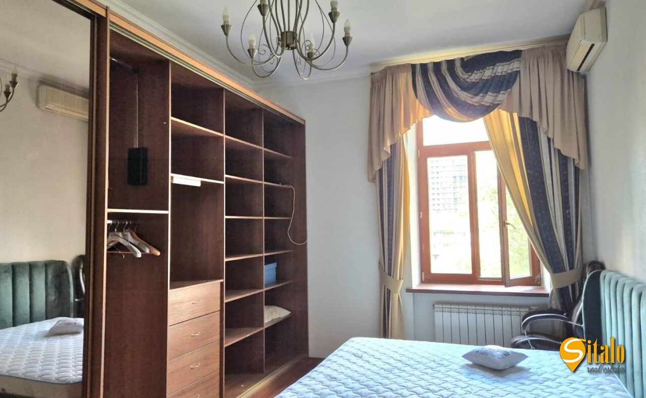 Продажа 4-комнатной квартиры 183 м², Предславинская ул., 30